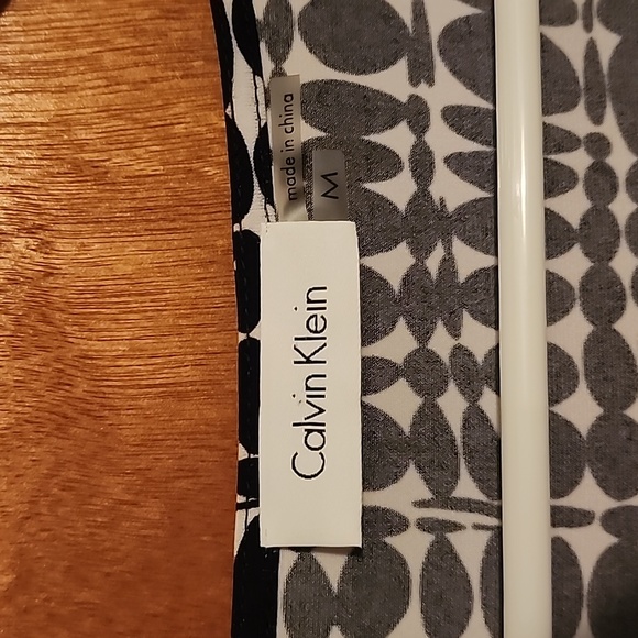 Top - Picture 2 of 3